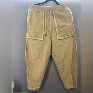 Nike sportswear essential high rise Sherpa teddy drawstring size small
